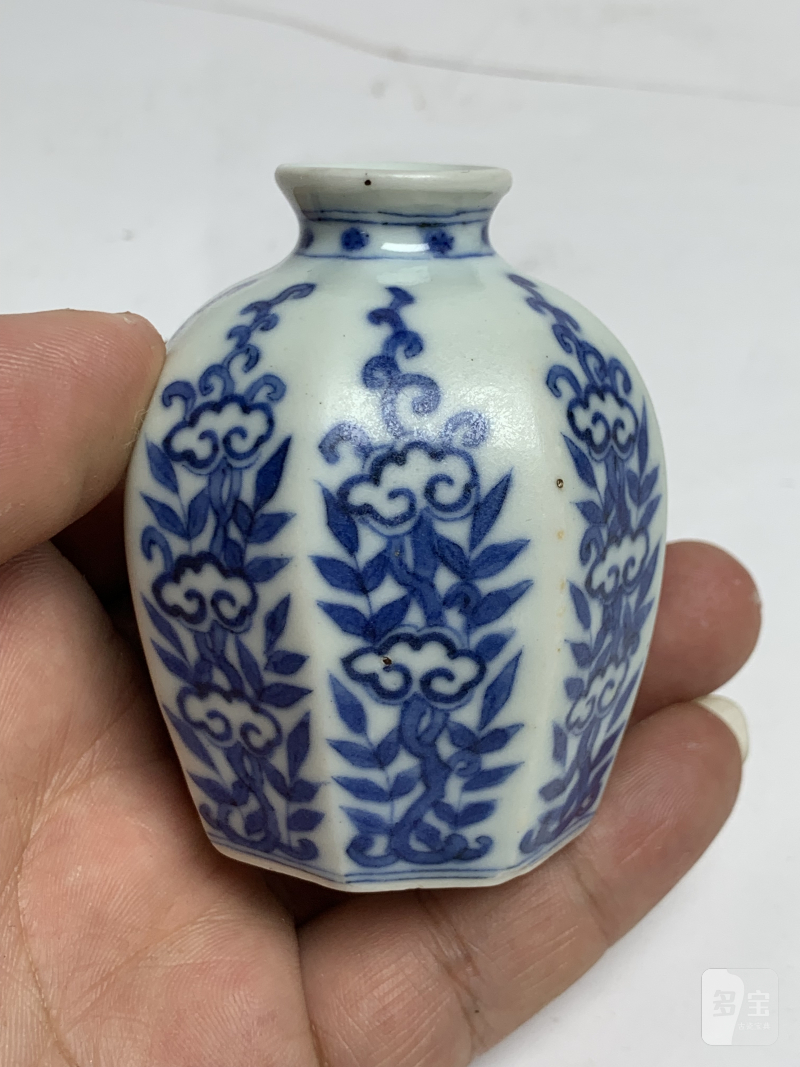 清雍正 青花灵芝纹八棱小罐 - 图5
